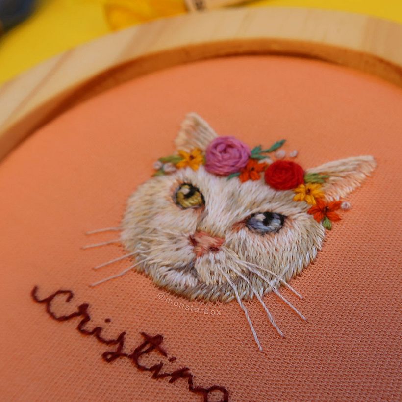 Mini quadro bordado - Gata Cristina 3