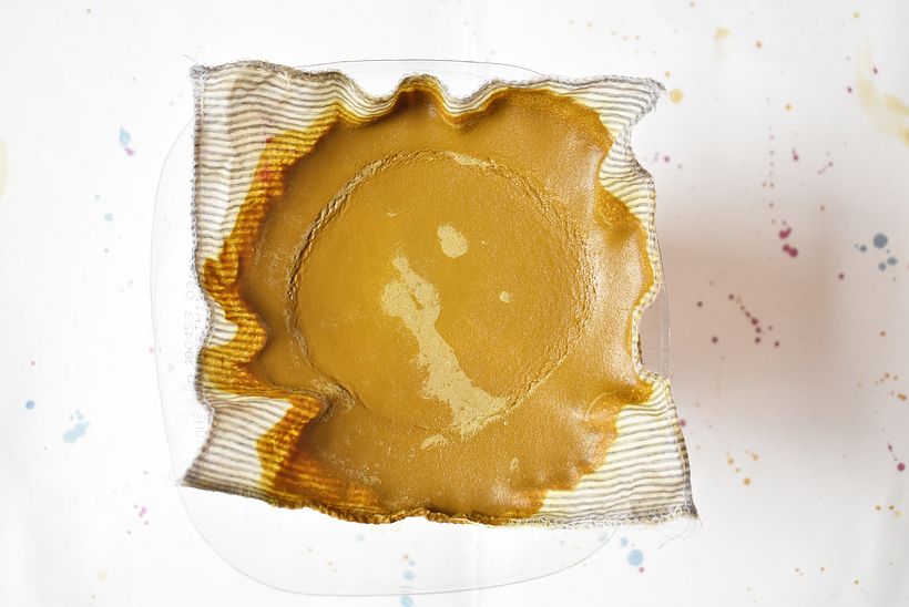 Pigmento laca elaborado de manera artesanal. 