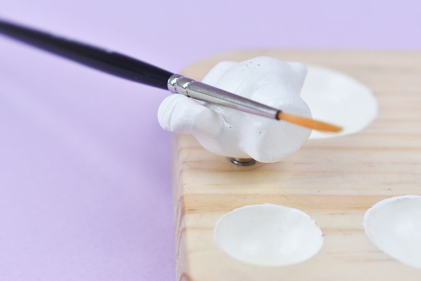 Algunas tienen un descansa pinceles elaborado de biomaterial cerámico.