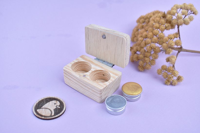 Estuches de acuarelas naturales, con madera de recuperación.