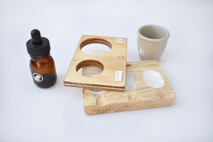 Este curioso invento lo creamos como una estación de arte, que puede girarse para almacenarse y ahorrar espacio.