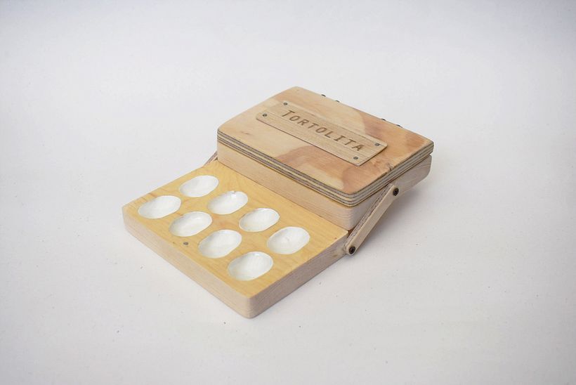 Este estuche es muy peculiar y único, hicimos esta creación con mucha dedicación.