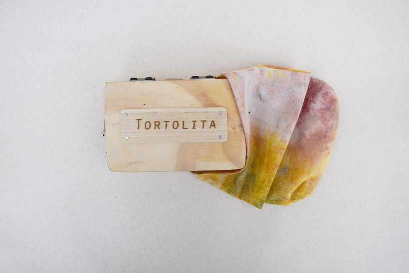 Hicimos bolsitas de tela de algodón para nuestros estuches.