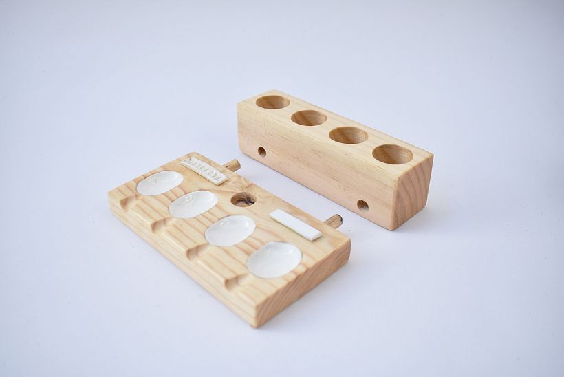 Esta elaborado con madera de recuperación.