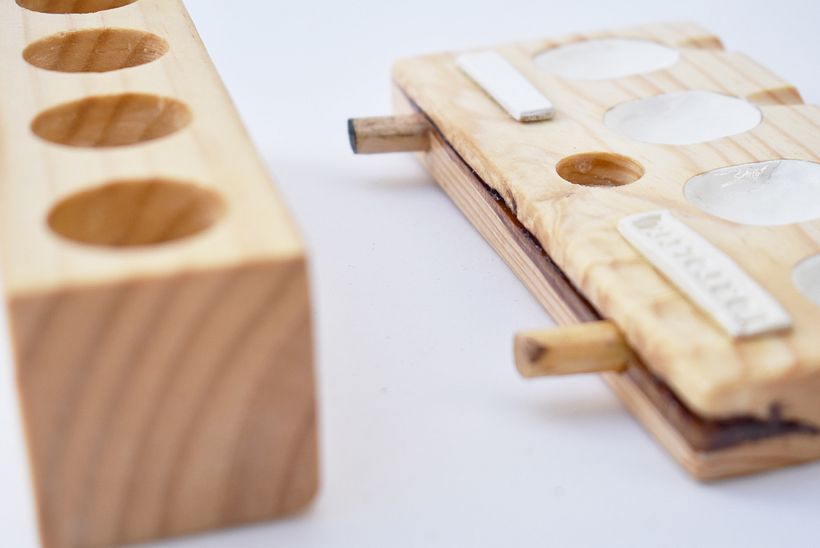 Tiene un mecanismo curioso para separarla fácilmente.