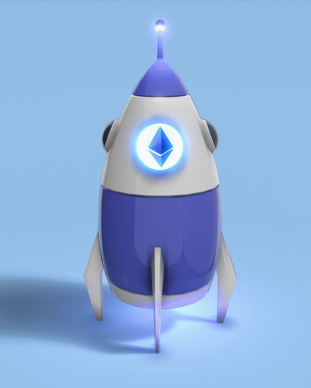 Ethereum (ETH) é a principal moeda que impulsiona o crescimento dos NFTs. Imagem: Choong Deng Xiang via Unsplash