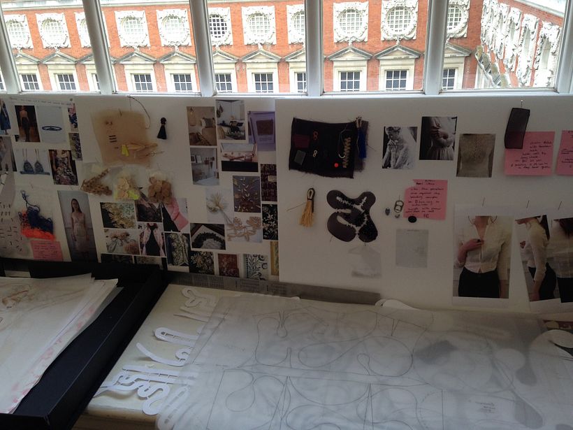 A recap showing my moodboard : inspiration for the top and materials gathered to showcase the colour + textural spectrum.