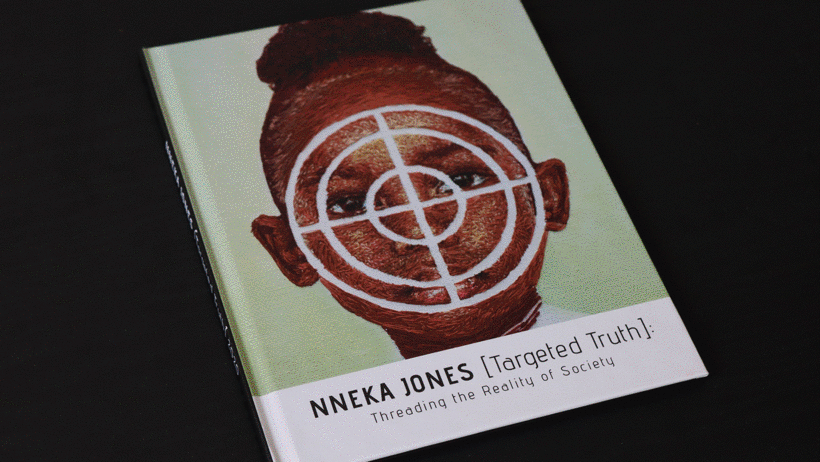 L'artiste multimédia Nneka Jones utilise intentionnellement la couleur dans ses portraits brodés pour raconter des histoires 
