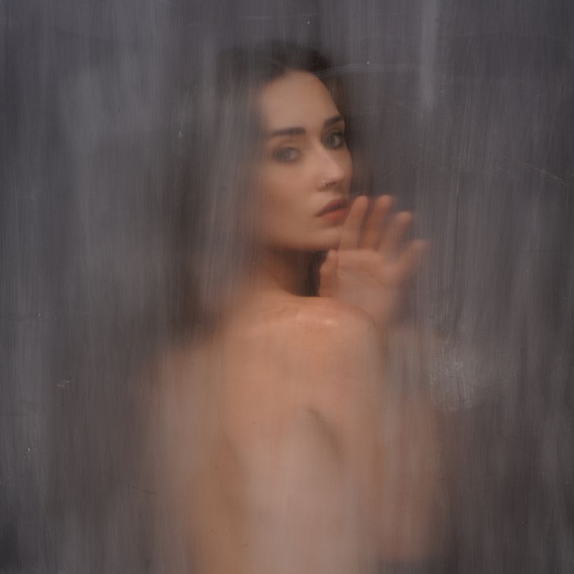 Il mio progetto del corso: Ritratto fotografico attraverso superfici traslucide 1