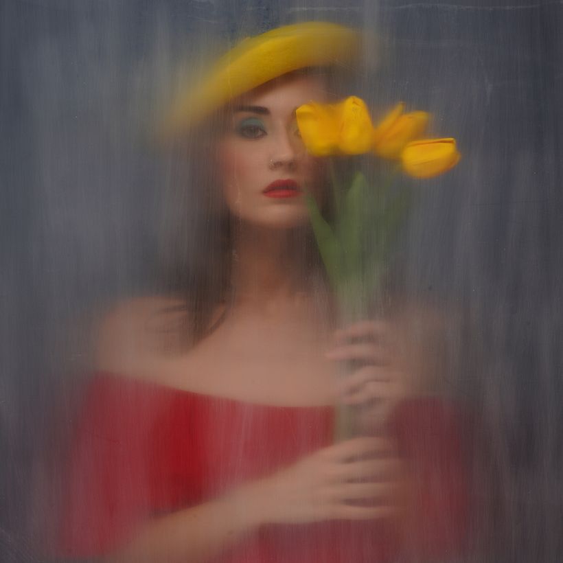 Il mio progetto del corso: Ritratto fotografico attraverso superfici traslucide 2