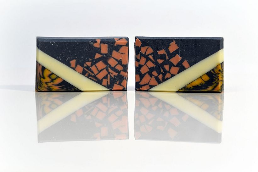 Savon à froid multi-couches reprenant la technique d'insertion