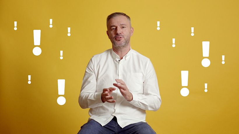 Vermeide den übermäßigen Gebrauch von Dingen wie Ausrufezeichen und Emojis
