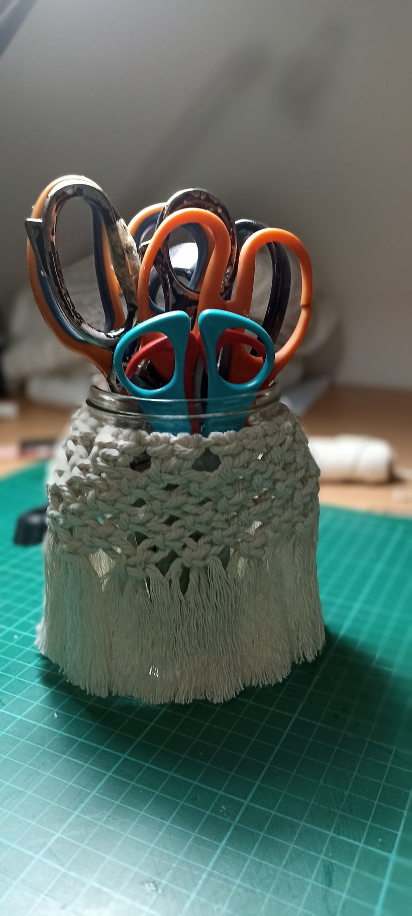 Il mio progetto del corso: Design di accessori in macramè piccolo portaforbici  2