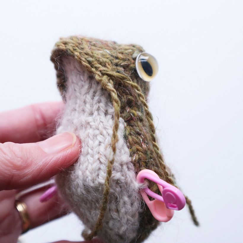 Frog knitting 5