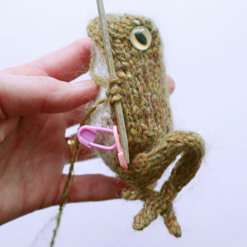 Frog knitting 7