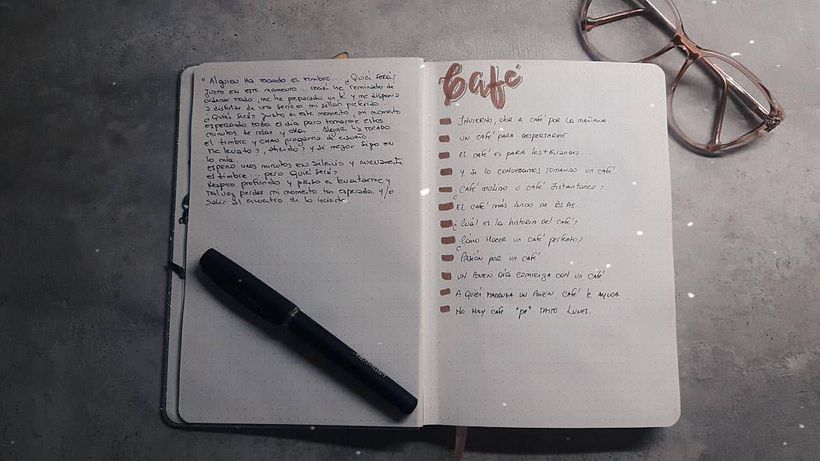 Por un lado texto a partir de una frase y por el otro más de 10 frases sobre el Café...