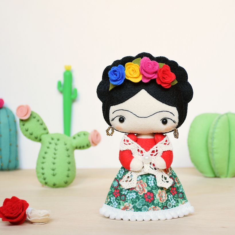Hand-embroidered felt Frida Kahlo doll, by @tinagus.