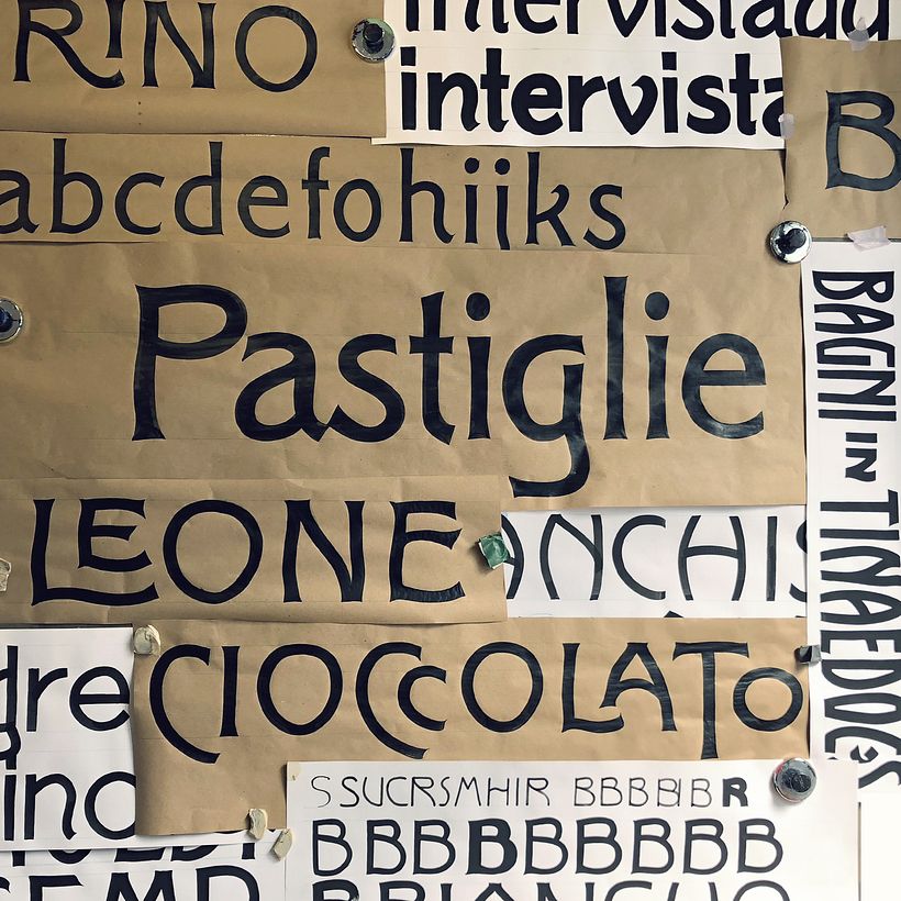 Font Pastiglie Leone - Studio per carattere tipografico, lettere dipinte a mano