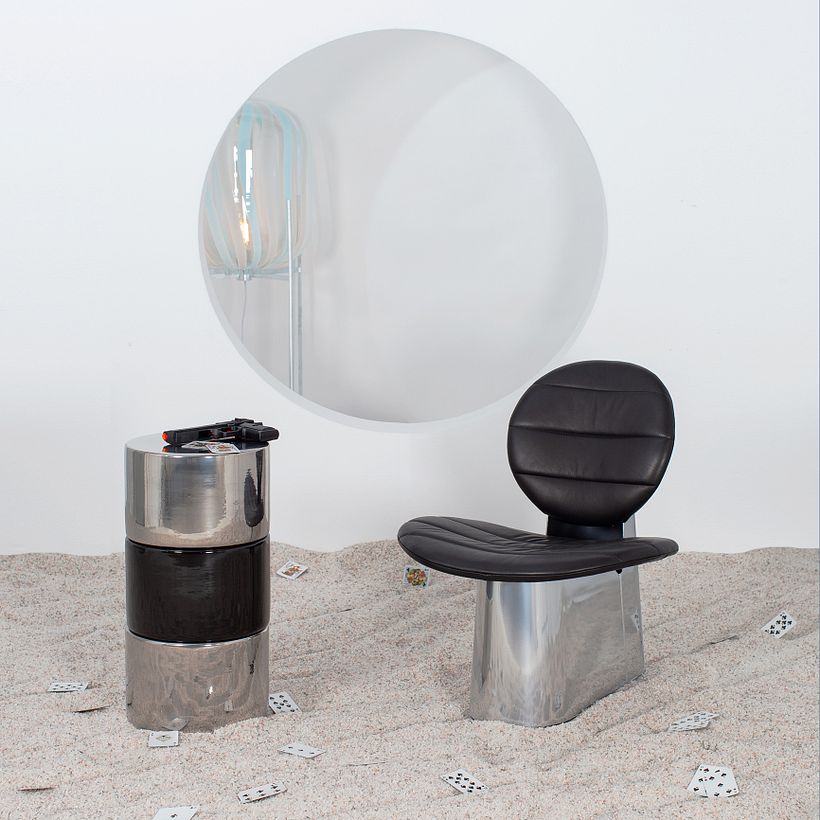 The seat and backrest are made in plywood and upholostery