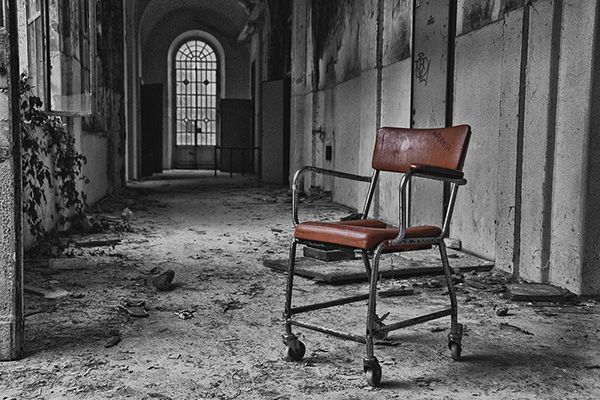 Scare End è il mio primo progetto, immagino un videogioco diviso in capitoli ambientato in un reaparto psichiatrico 