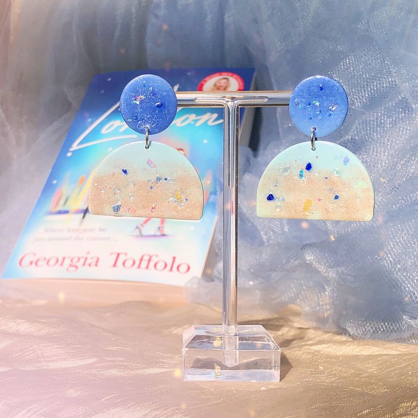 Creating Earrings for Mills & Boon Campaign - Diseño de complementos