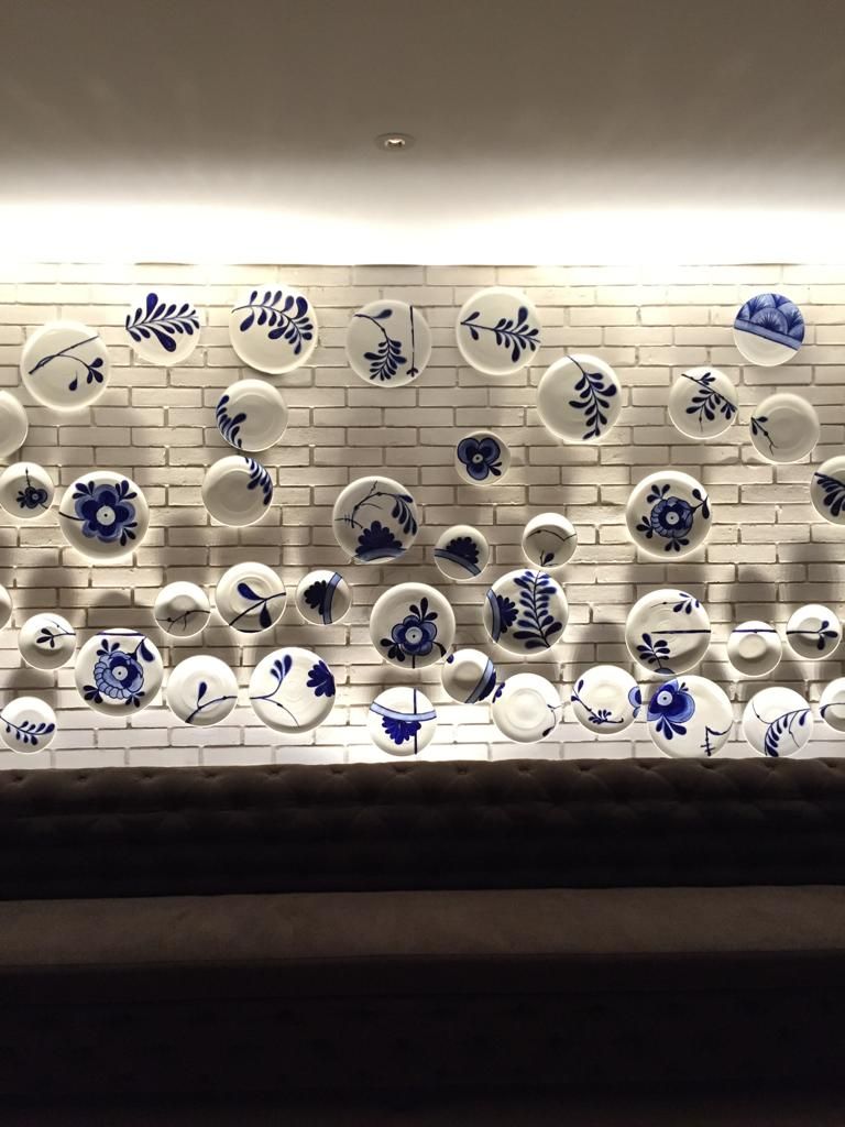 Muro de platos Four Season hotel casa Medina 2