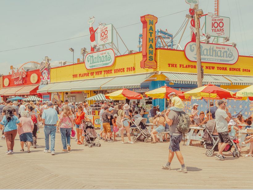 Foto editada de — Nathan's, Coney Island, junho de 2022