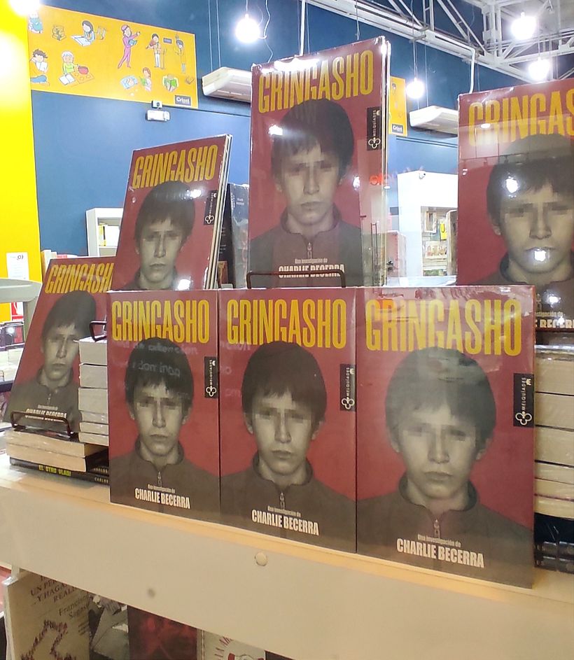 Esta foto es del día en que «Gringasho» llegó a librerías.
