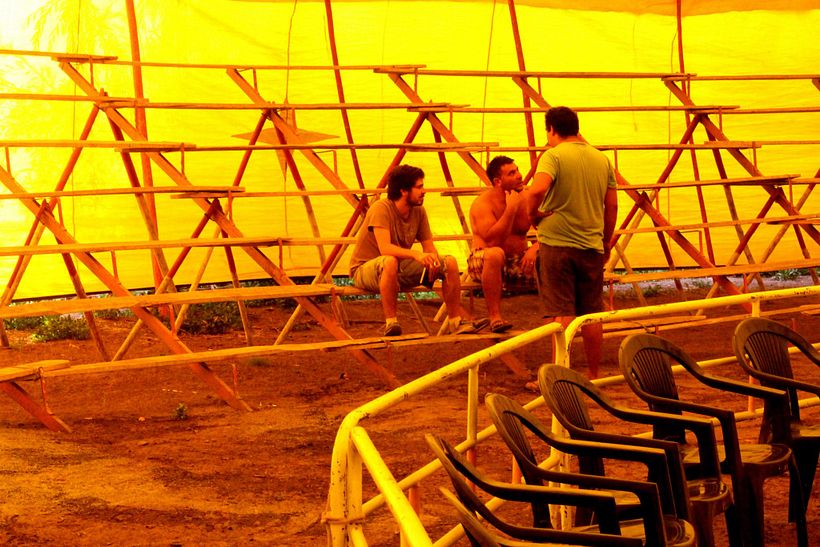 Conversando con los cirqueros