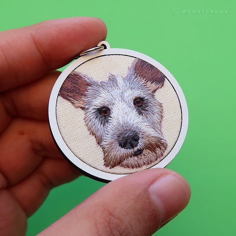 Retrato bordado de cachorro 