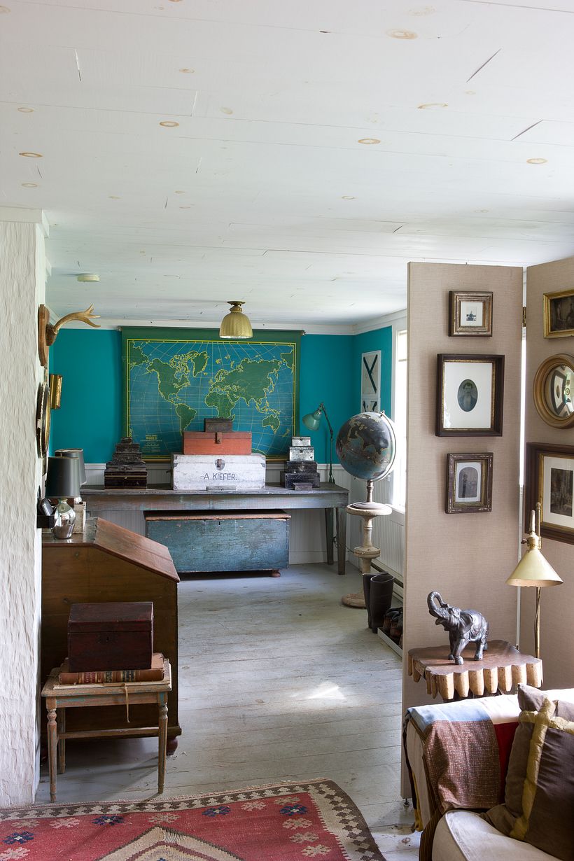 The entry to the house is filled with some of my favorite things. 