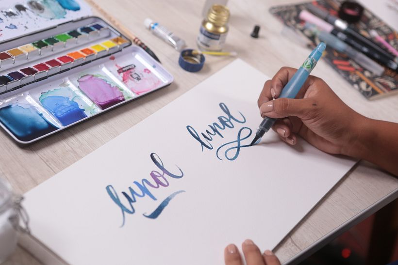 ¿Cuales son los tres tipos de tipografías? Las fuentes tipográficas Serif, palo seco y Script son las básicas.