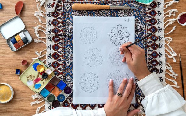 Motifs d'Esra Alhamal qui enseigne le cours Domestika, Introduction à l'art islamique : Créer des motifs biomorphiques.