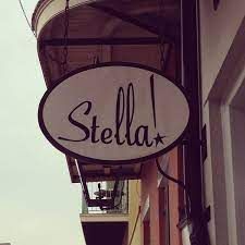 El título, que es lo primero que atrae del libro, se me ocurrió en esta cafetería, en Nueva Orléans