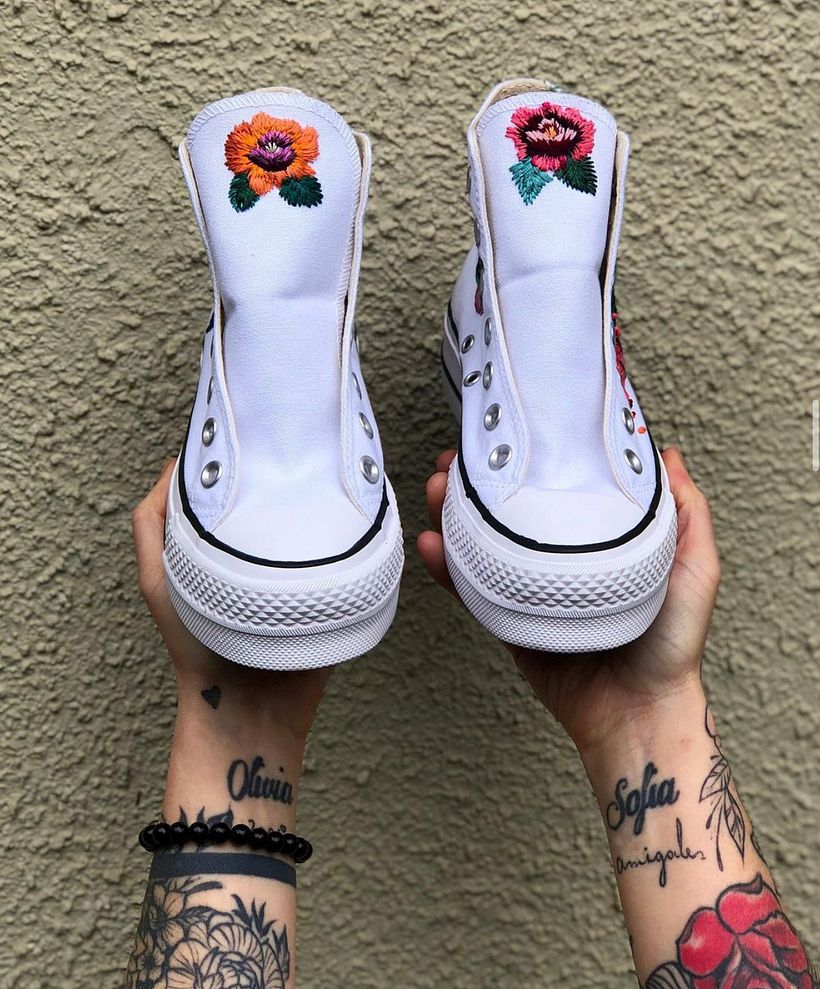 Botines blancos con bordado floral - Diseño de complementos