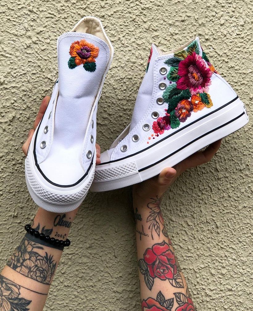 Botines blancos con bordado floral - Diseño de complementos