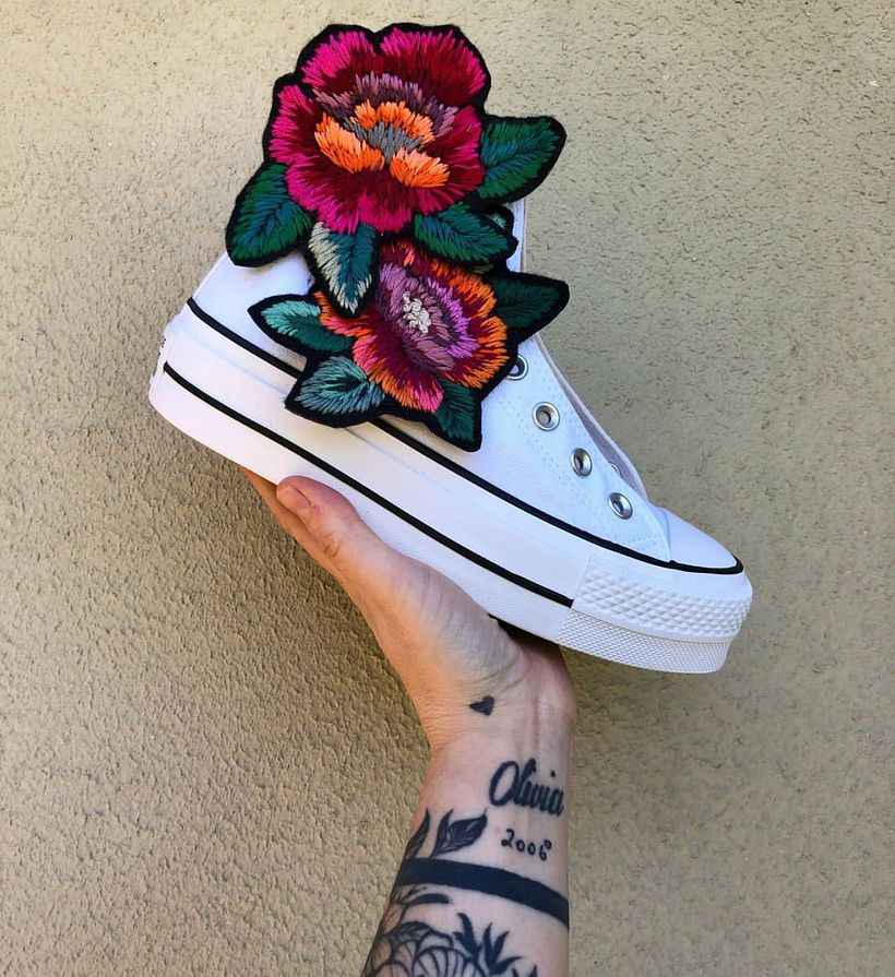 Botines blancos con bordado floral - Diseño de complementos