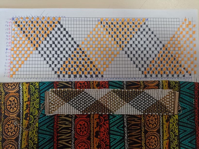 Bracelete geometrico com miçangas Jablonex 9/0