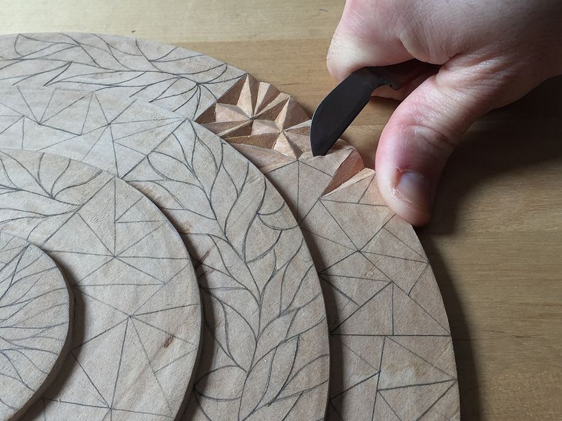 Beginning of carving. 1st position of knife grip.