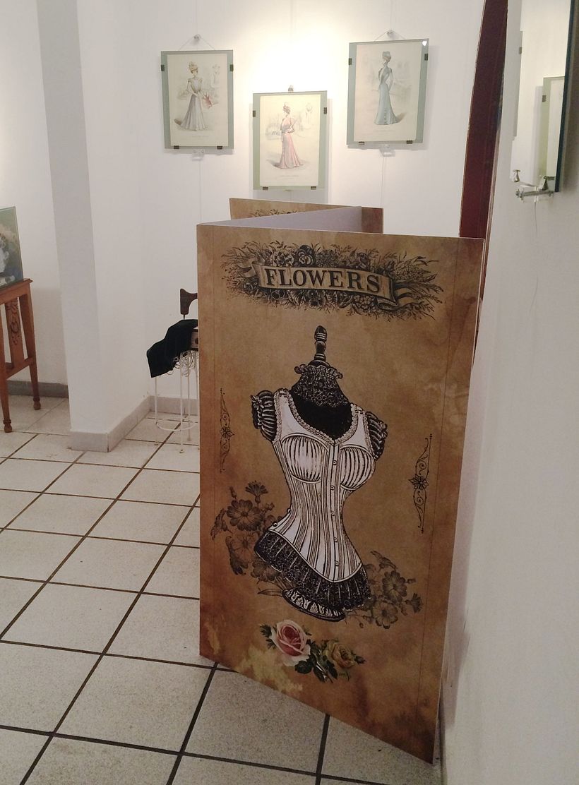 Biombo para exposición de moda decimonónica  5