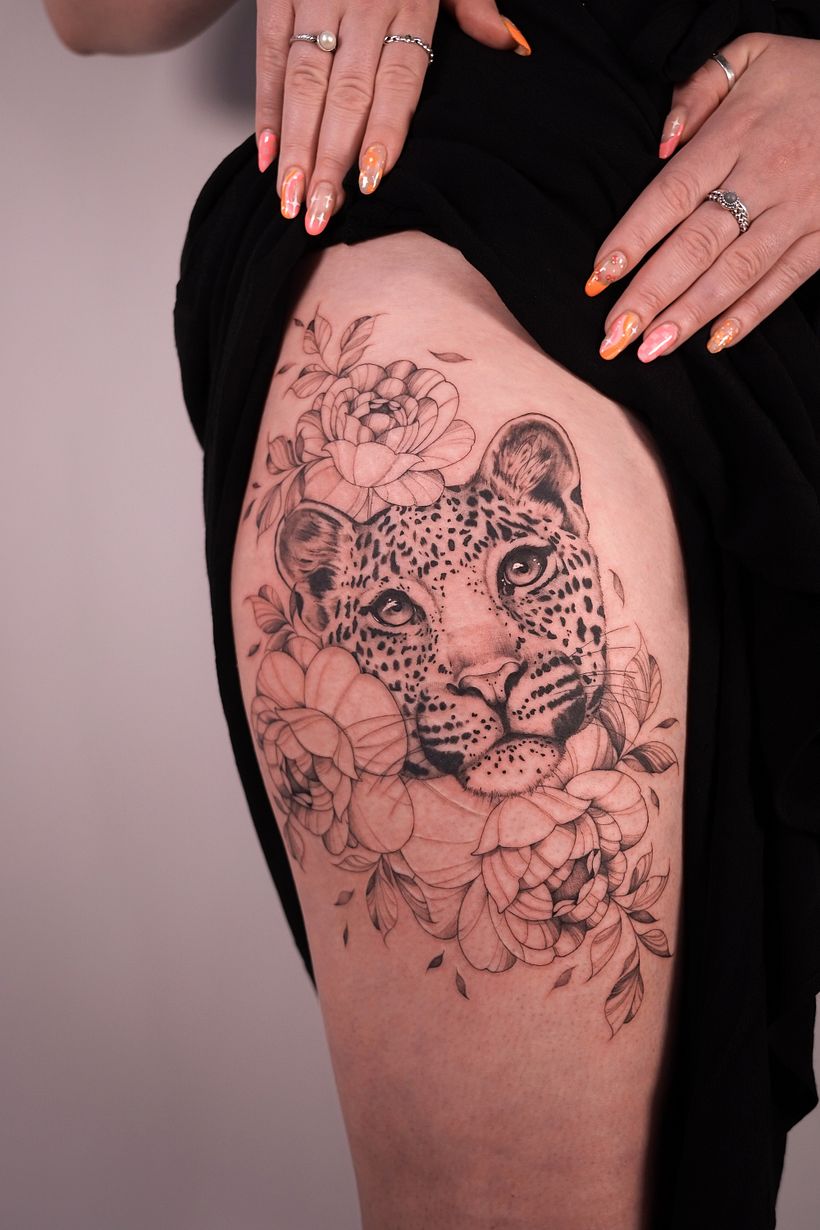 Leopard face thigh piece 1