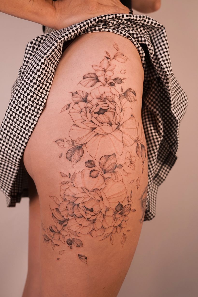 Large scale floral leg piece 1
