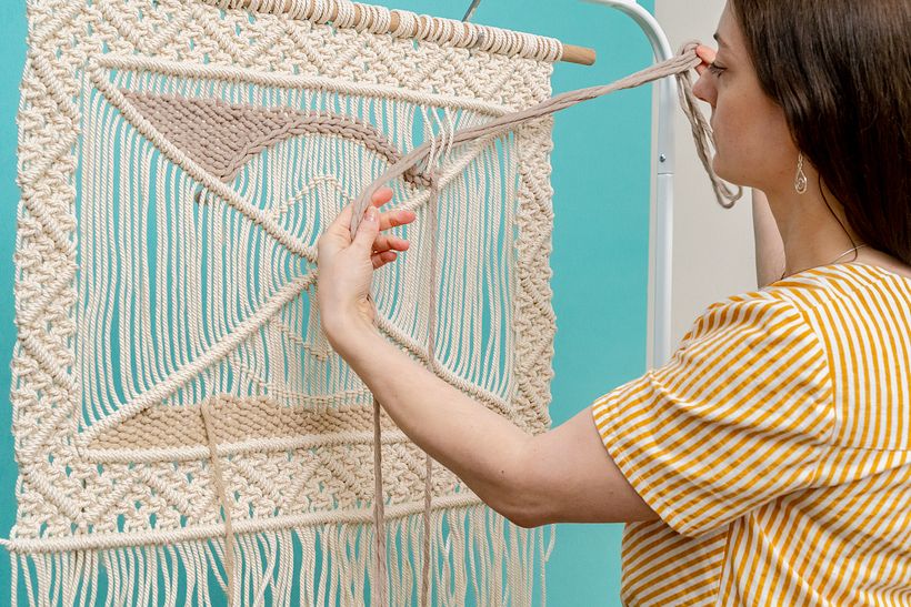 I began on the tabby weaving "backrounds" and also wove the soumak outline around the circle.