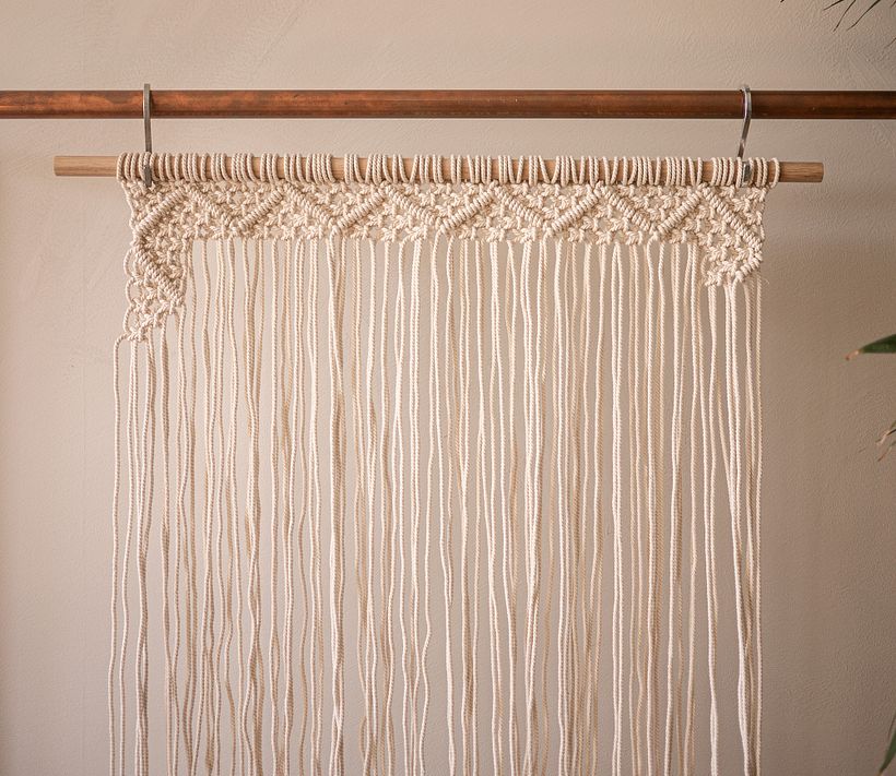 First off I made the macramé frame, beginning with the top before continuing on the sides.