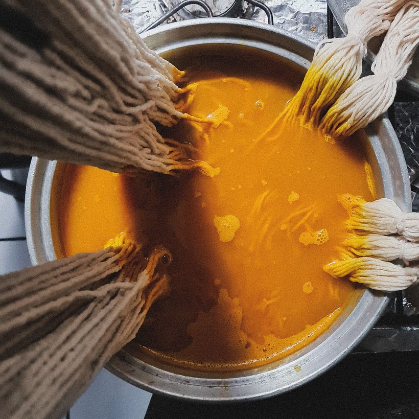 Tingimento com cúrcuma