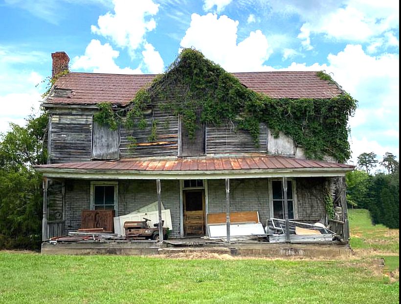 My reference photo for the final project. I call it Derelict and ivy clad. The original photo from Instagram @old_east_coast