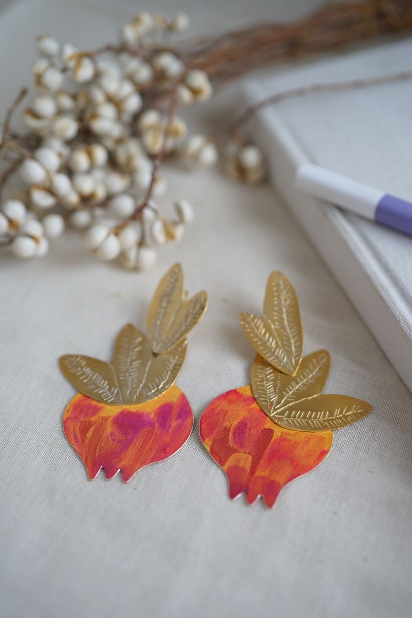 granadas pintadas a mano con esmaltes 