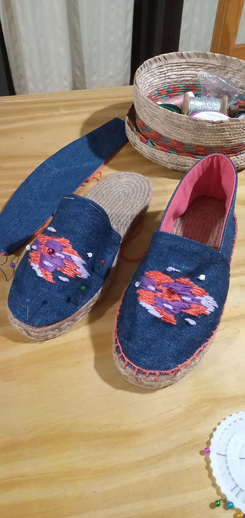Combiné el diseño de alpargata con el bordado aprendido en el curso de Trini Guzmán. 