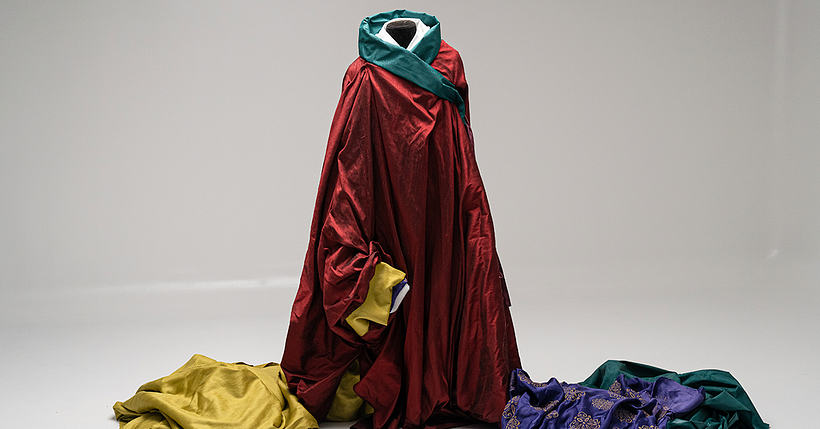 Descubre en estos 9 cursos online de diseño de vestuario de Domestika técnicas, procesos y trucos de moda.