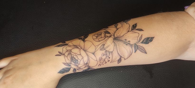 Meu projeto do curso: Tatuagem botânica com pontilhismo 1